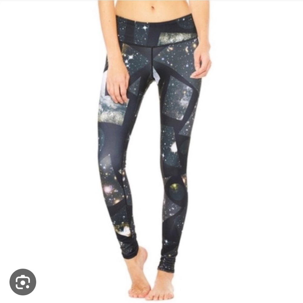 ALO Yoga Airbush Legging in color Vapor Space